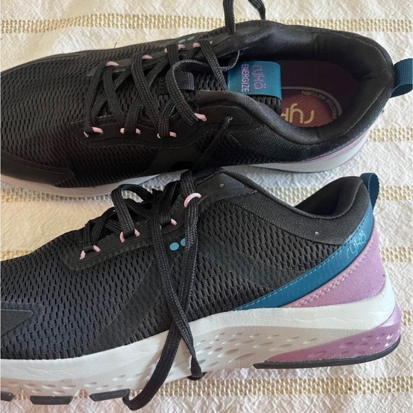 Women’s Ryka athletic shoes size 9.5 wide. Excellent condition - Picture 6 of 7